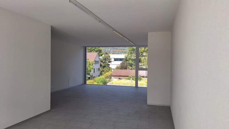 Moderne Gewerberäume mit Balkon in Nidau (2)