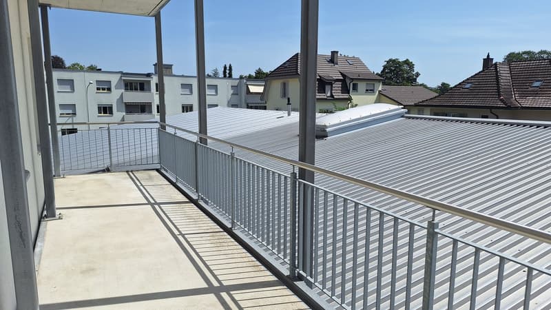 Moderne Gewerberäume mit Balkon in Nidau (5)