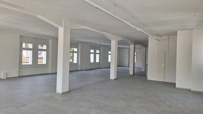 Moderne Gewerberäume mit Balkon in Nidau (4)