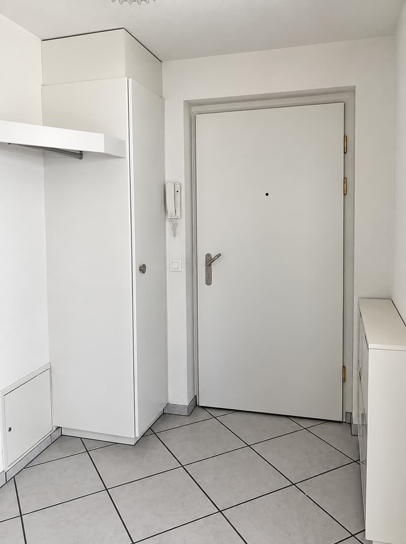 Charmant appartement de 2.5 pièces avec balcon et place de parc intérieure (7)