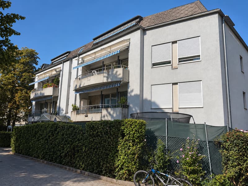 Charmant appartement de 2.5 pièces avec balcon et place de parc intérieure (8)