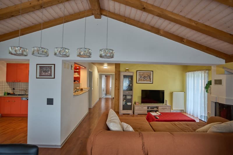 Magnifique appartement en attique de 5.5 pièces à La Heutte (2)