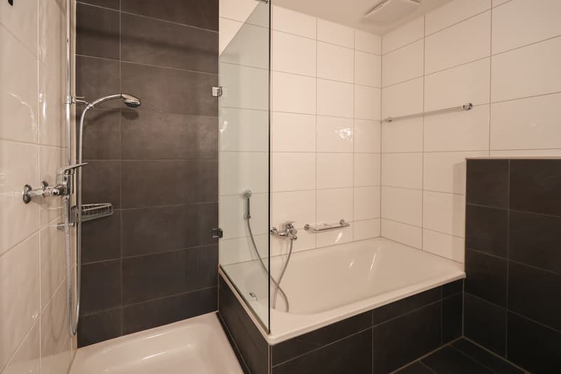 Bad Dusche + Badewanne