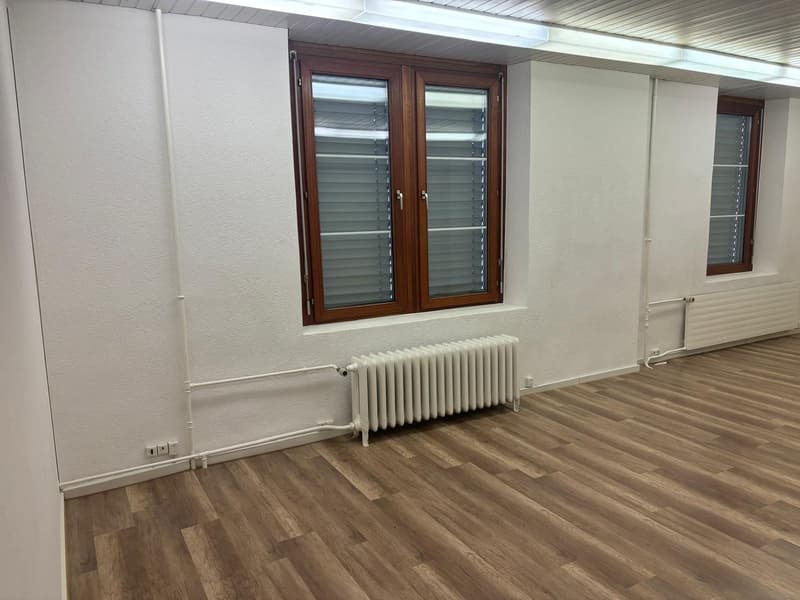 Versatile office or practice space (2)