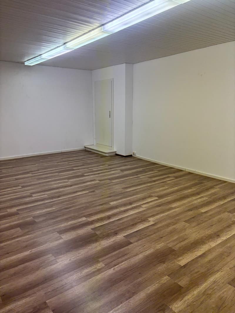 Versatile office or practice space (3)
