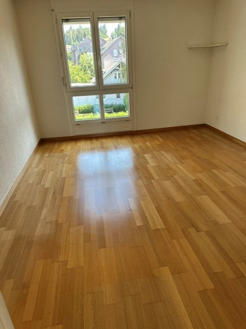 Schöne 4.5-Zimmer-Wohnung mit 2 Balkonen, Keller und Einstellhallenplatz (12)