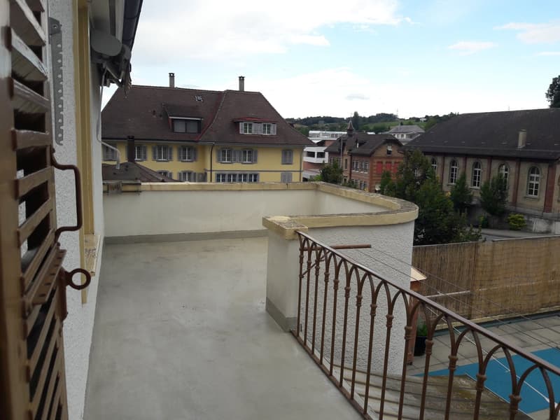 Charmante 4.5-Zimmer-Wohnung im Altbau mit Balkon (2)