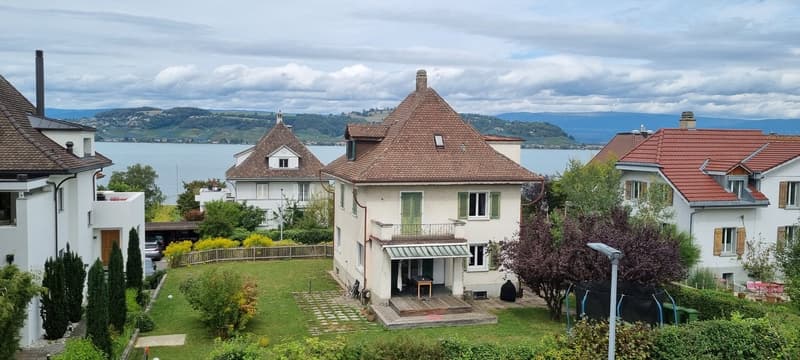 Renovierte 2.5-Zimmer-Dachwohnung mit Seeblick in Murten (9)