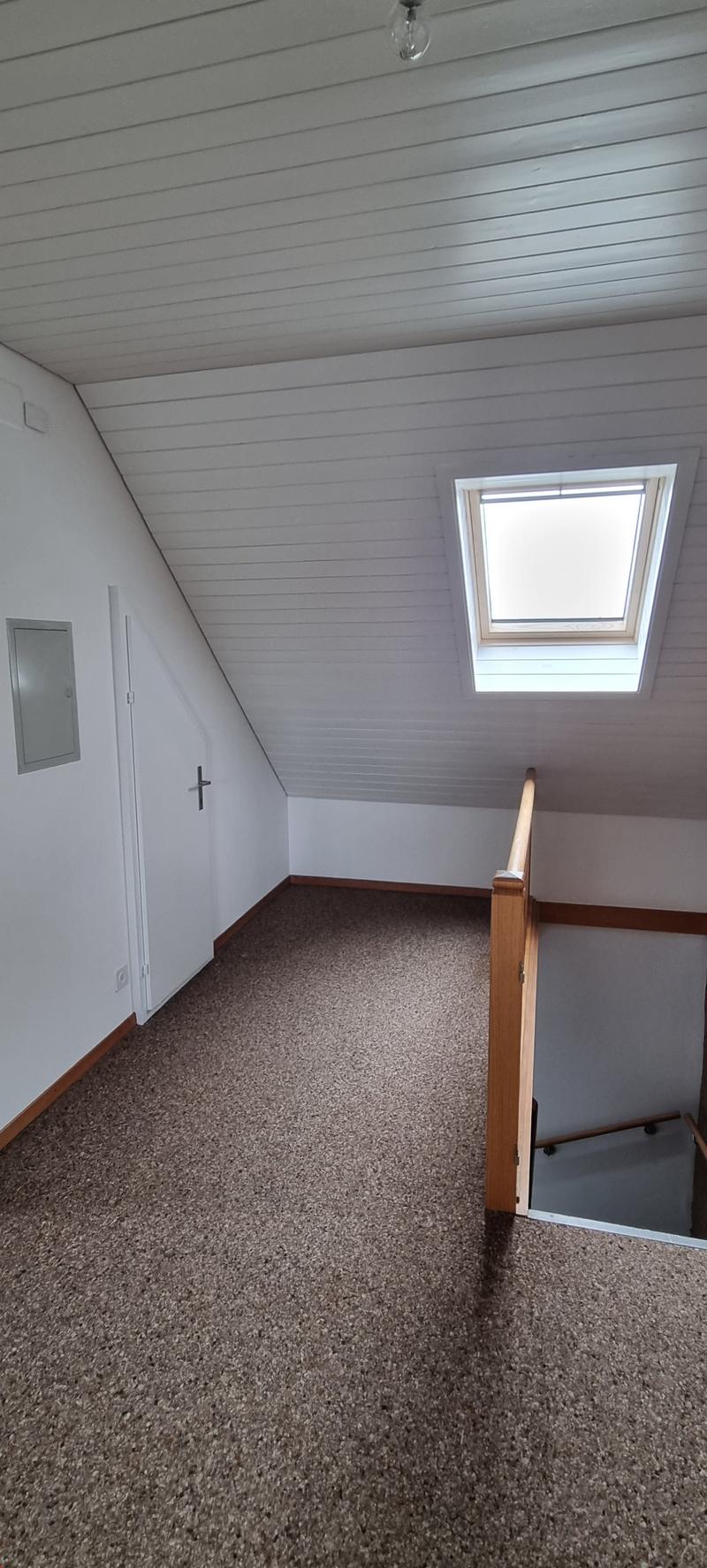 Renovierte 2.5-Zimmer-Dachwohnung mit Seeblick in Murten (8)