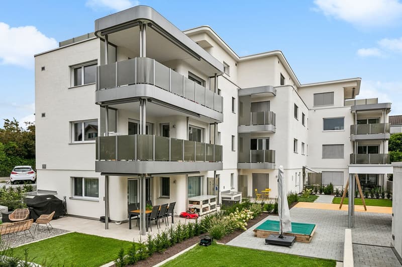 Exclusive & quiet: Modern 4.5-room apartment in the heart of Sursee (1)
