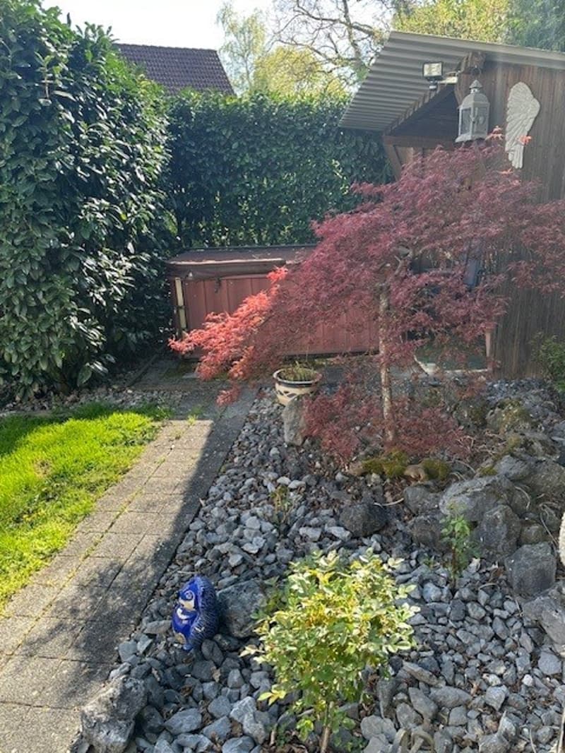 Whirlpoolecke im Garten mit Unterstand