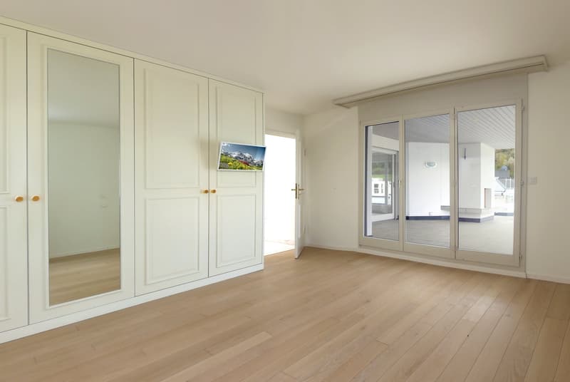 High-quality 6-room attic apartment with panoramic views (6)