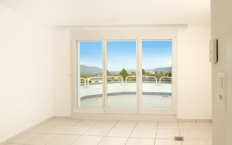High-quality 6-room attic apartment with panoramic views (14)
