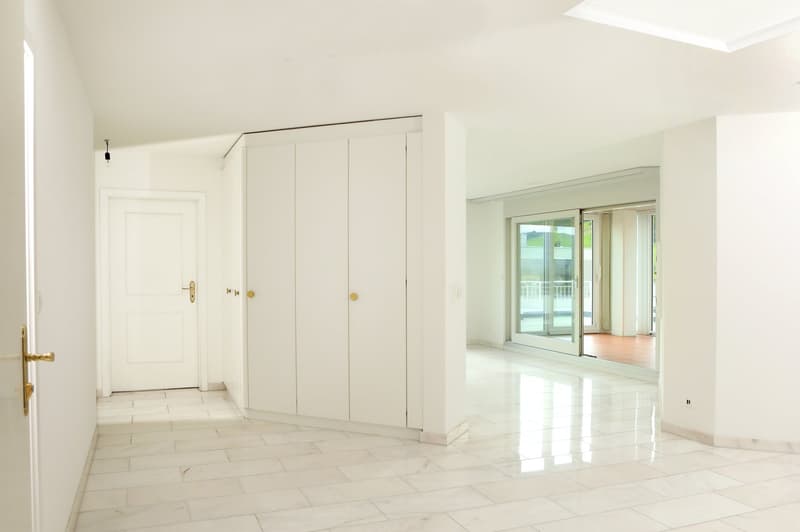 High-quality 6-room attic apartment with panoramic views (4)