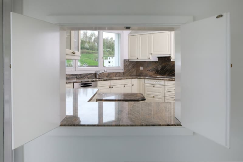 High-quality 6-room attic apartment with panoramic views (9)