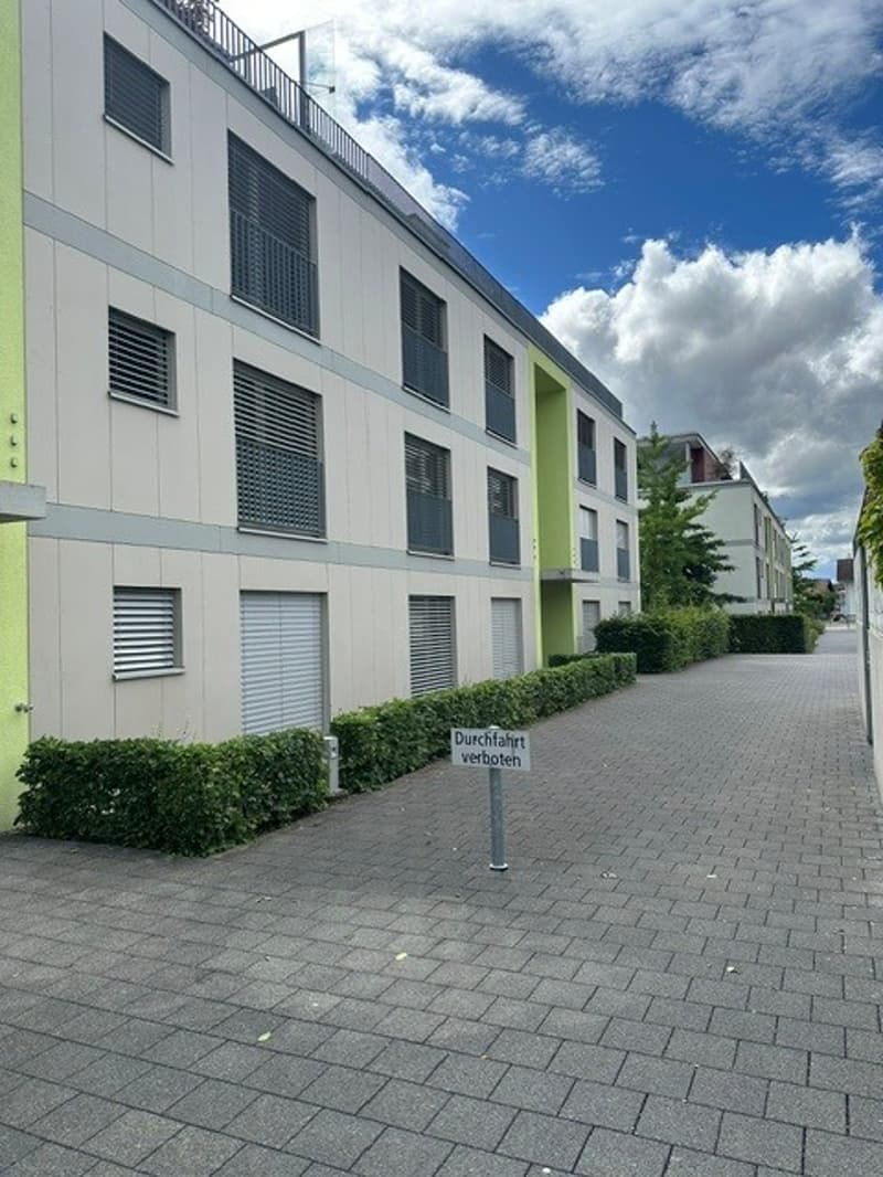 Zugang von den Besucherparkplätzen her.