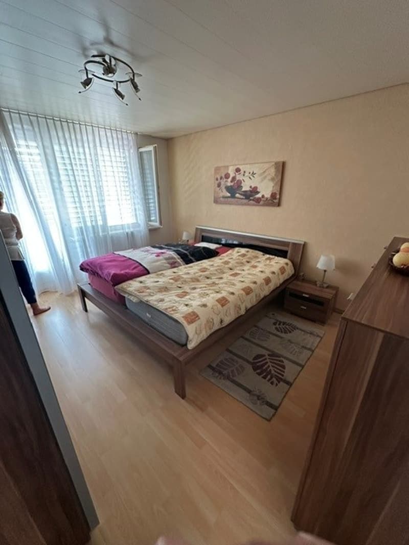 Elternzimmer mit Balkon im OG