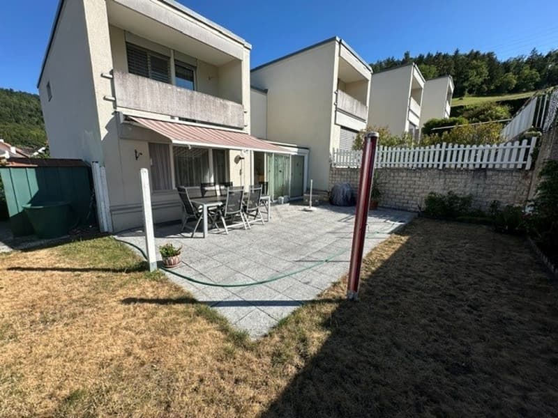 Terrasse und rechts der Wintergarteneingang