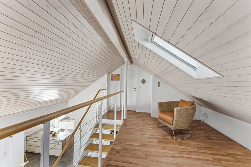 Appartamento mansardato luminoso 4.5 locali con balcone spazioso (9)