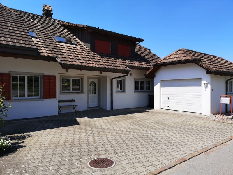 Grosszügiges Haus mit viel Platz für Ihre Träume (1)
