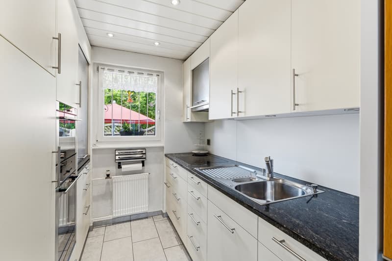 Einfamilienhaus mit grosszügiger Landfläche an ruhiger Lage in Jonen (3)