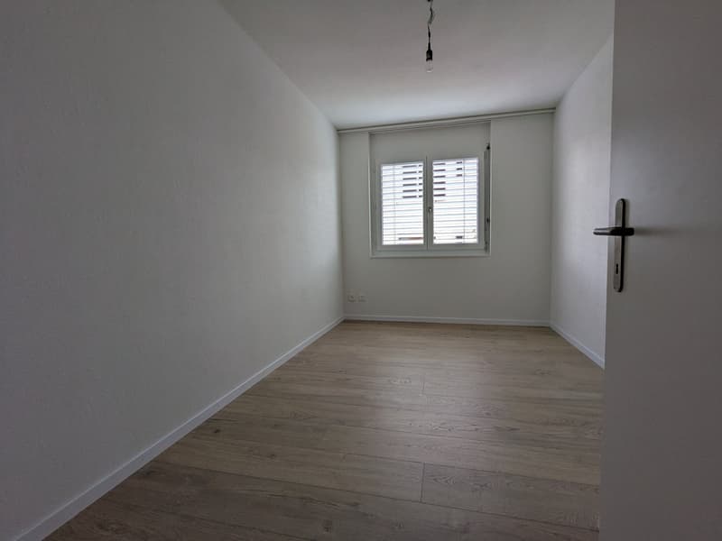 Appartement spacieux de 4,5 pièces au rez-de-chaussée avec deux serres d'hiver (14)