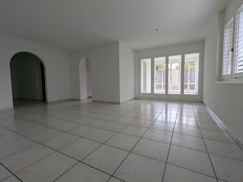 Appartement spacieux de 4,5 pièces au rez-de-chaussée avec deux serres d'hiver (5)