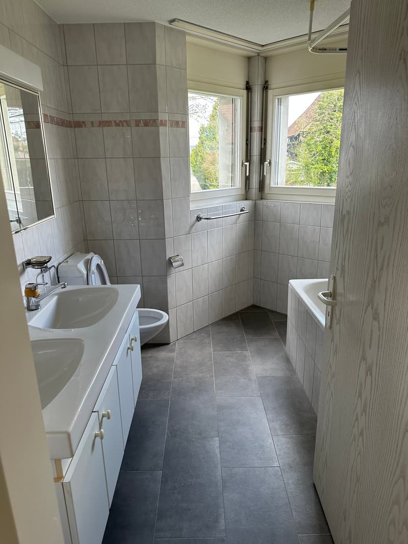 Helle 4.5-Zimmer-Wohnung mit Balkon und Cheminée in Boswil (18)