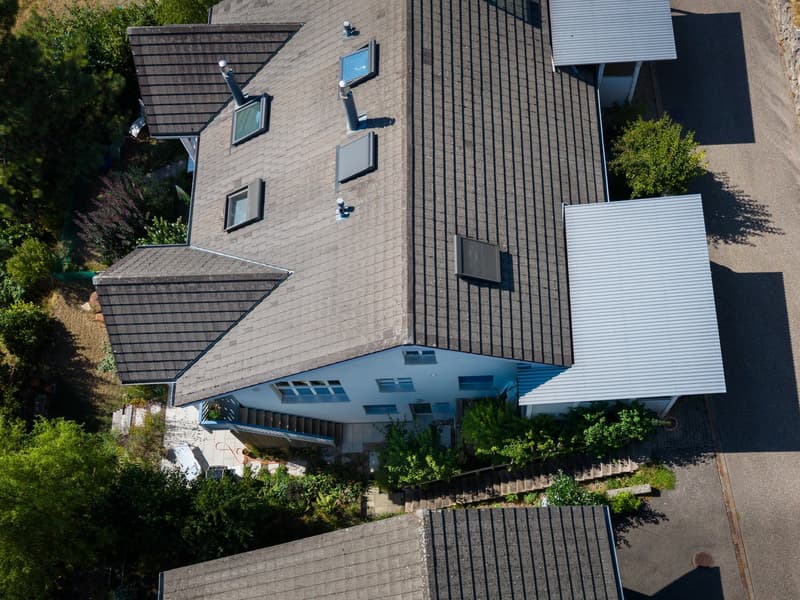 Wohnen mit Weitblick: Grosszügiges 5.5-Zimmer-Doppel-Einfamilienhaus mit Garten (2)