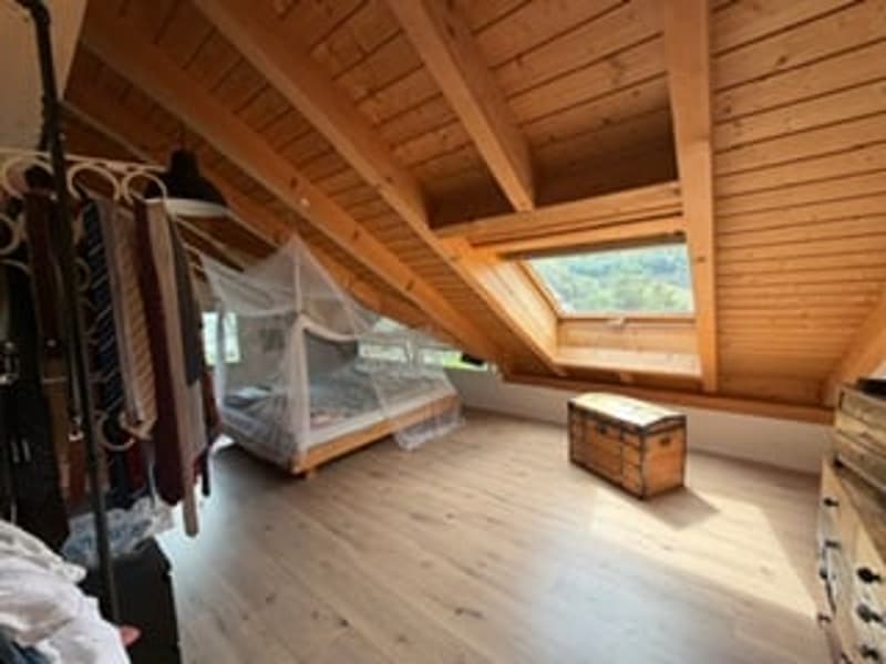Wohnen mit Weitblick: Grosszügiges 5.5-Zimmer-Doppel-Einfamilienhaus mit Garten (14)
