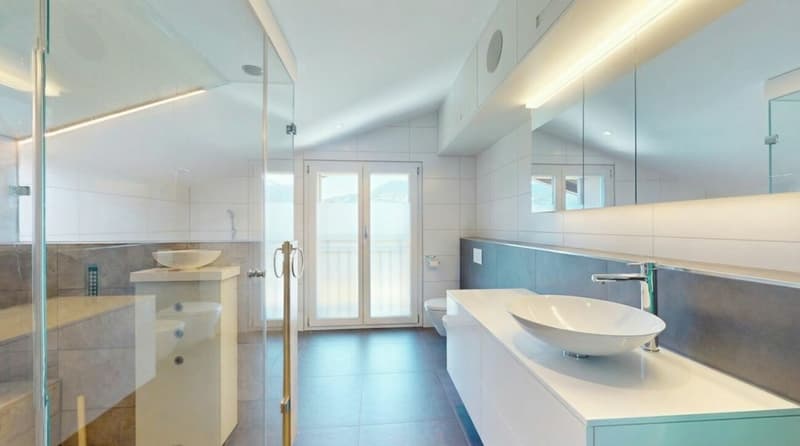 Modern attic apartment with spectacular views (8)