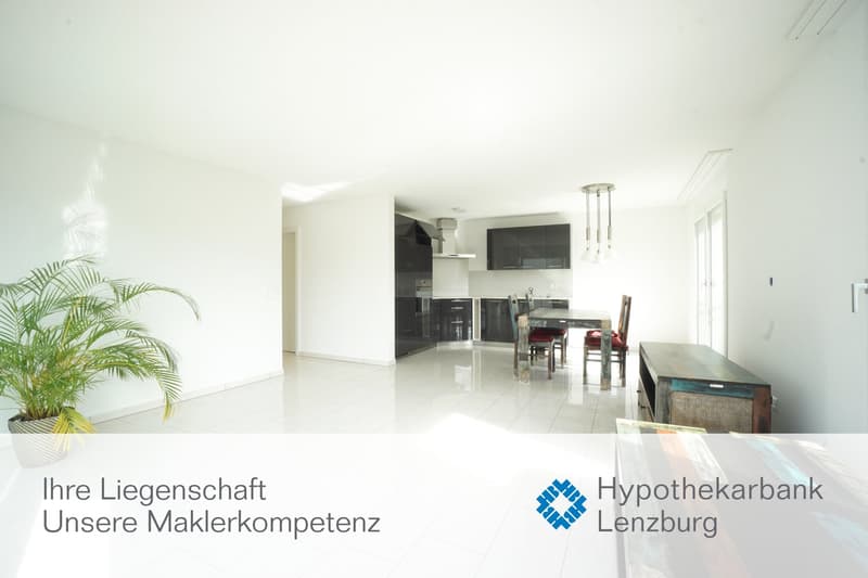 Moderne 2.5-Zi.-Wohnung im 1. OG mit Balkon, Kellerabteil und Tiefgaragenparkplatz (1)