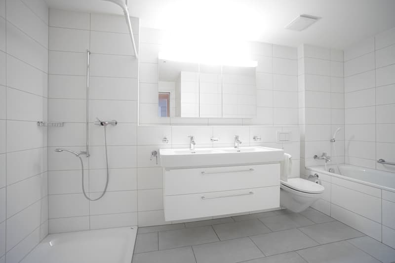 Well-maintained 3.5-room apartment on the 2nd floor in a central location with balcony and panoramic view (6)