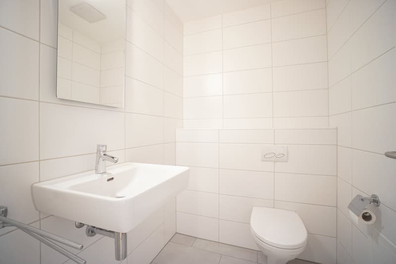 Well-maintained 3.5-room apartment on the 2nd floor in a central location with balcony and panoramic view (7)
