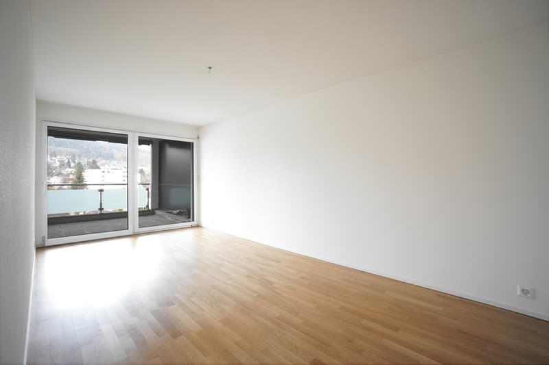 Well-maintained 3.5-room apartment on the 2nd floor in a central location with balcony and panoramic view (5)