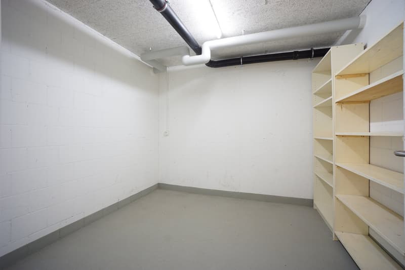 Well-maintained 3.5-room apartment on the 2nd floor in a central location with balcony and panoramic view (11)