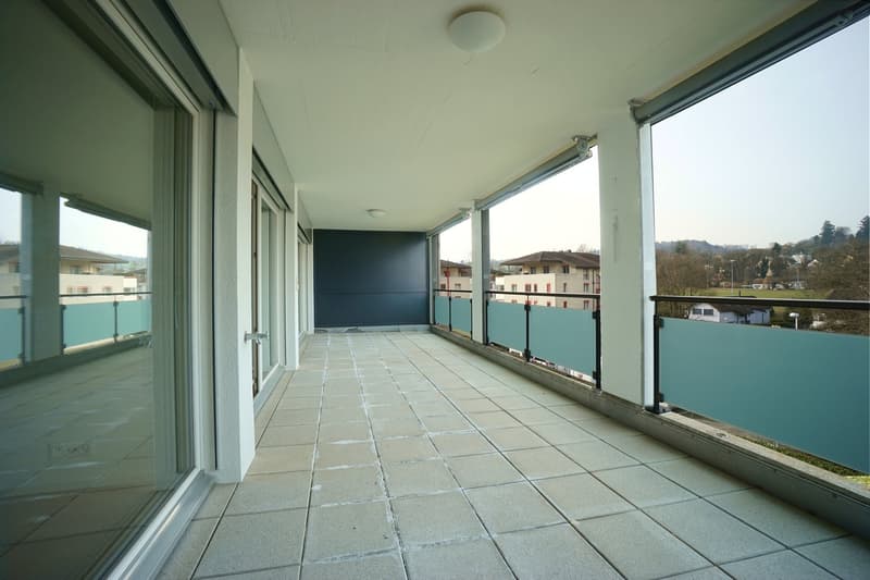 Well-maintained 3.5-room apartment on the 2nd floor in a central location with balcony and panoramic view (8)