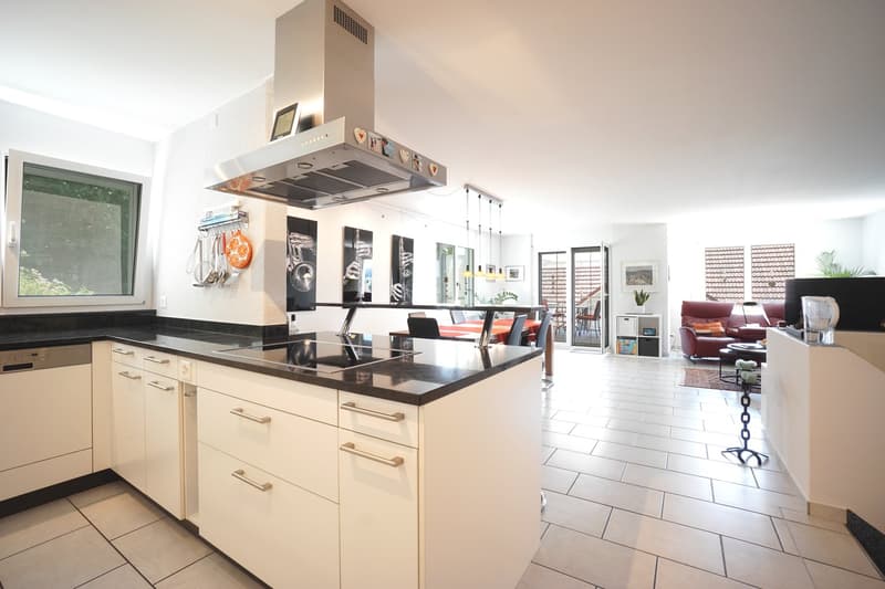 Well-maintained 4.5-room maisonette apartment in an attractive and tax-friendly municipality (4)