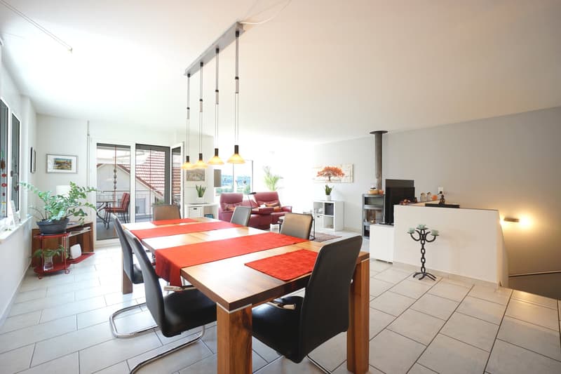 Well-maintained 4.5-room maisonette apartment in an attractive and tax-friendly municipality (2)