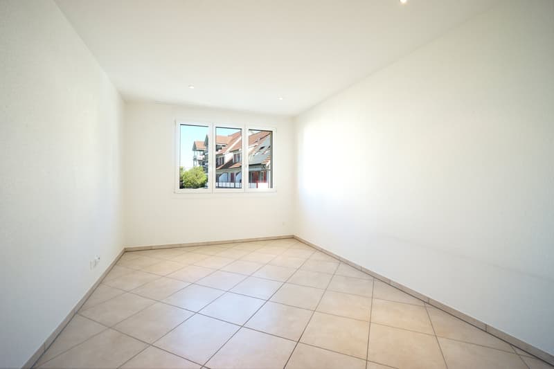 Bel appartement 5.5 pièces au 1er étage avec balcon, local de cave et deux places de parking (6)