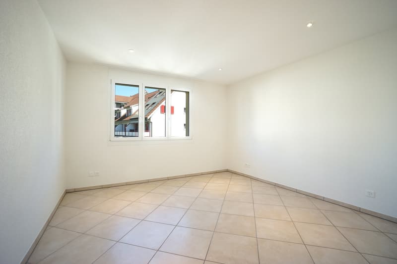 Bel appartement 5.5 pièces au 1er étage avec balcon, local de cave et deux places de parking (7)