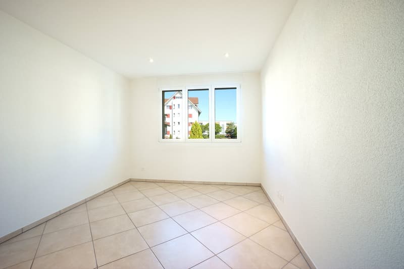 Bel appartement 5.5 pièces au 1er étage avec balcon, local de cave et deux places de parking (8)