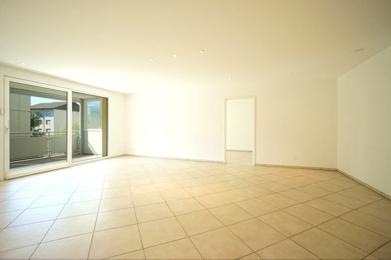Bel appartement 5.5 pièces au 1er étage avec balcon, local de cave et deux places de parking (2)