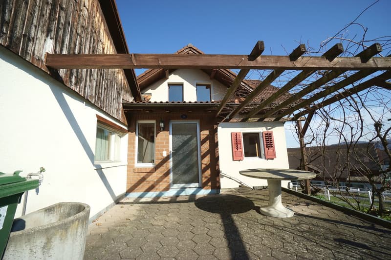 Maison unifamiliale dépendante de 4,5 pièces dans un cadre rural idyllique avec potentiel d'agrandissement et de rénovation ! (2)