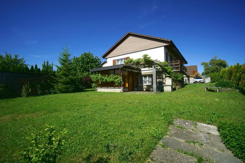 Maison de famille de 6,5 pièces confortable dans un emplacement ensoleillé avec potentiel de transformation et d'agrandissement (1)