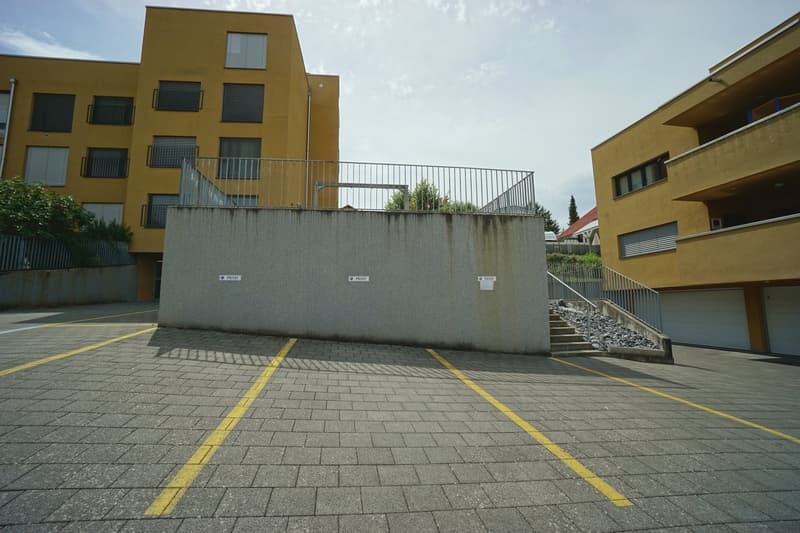 Moderne 4.5-Zimmerwohnung im 2. OG mit Loggia, zwei Parkplätze und Kellerabteil (13)