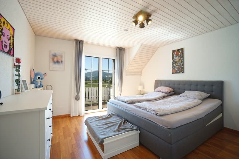 Sunny 5.5-room semi-detached house with spacious garden, hobby room, and garage (17)