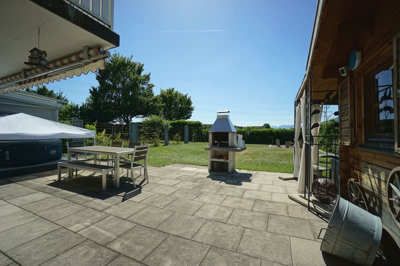 Sunny 5.5-room semi-detached house with spacious garden, hobby room, and garage (7)