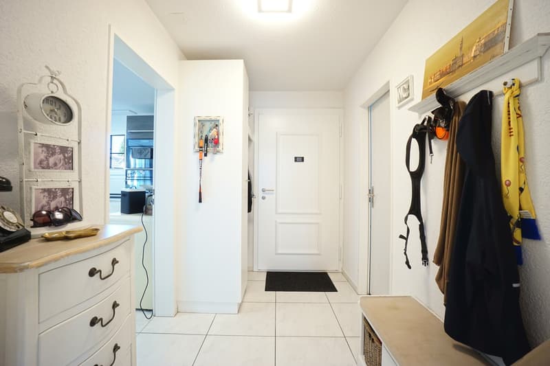 Sunny 5.5-room semi-detached house with spacious garden, hobby room, and garage (14)