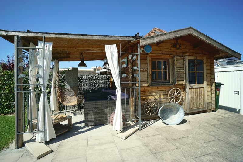 Sunny 5.5-room semi-detached house with spacious garden, hobby room, and garage (8)